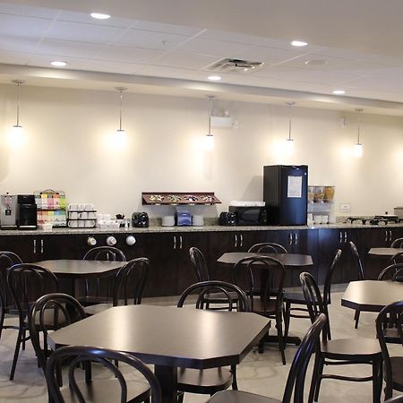 Prairie Moon Inn & Suites Macklin 외부 사진