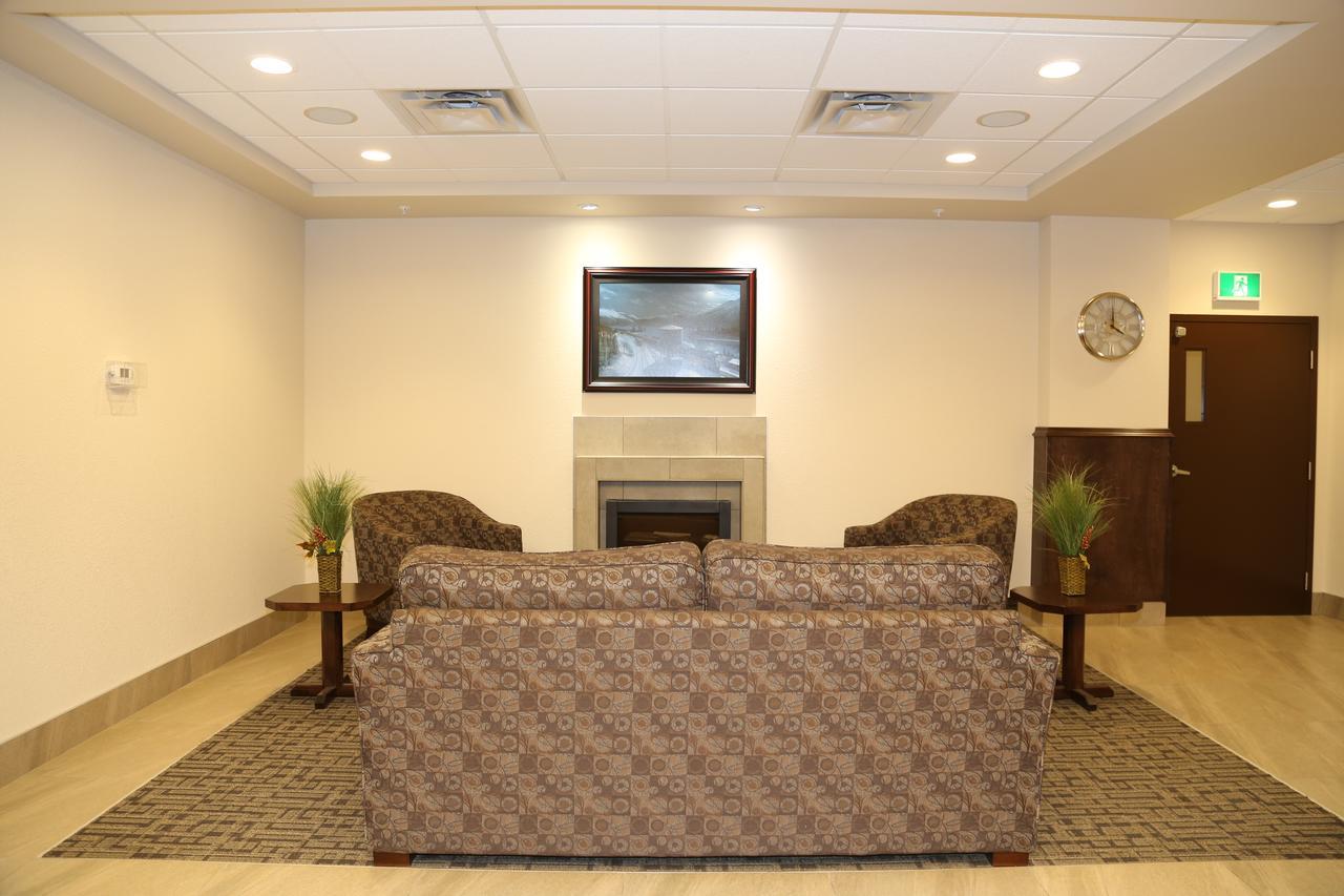 Prairie Moon Inn & Suites Macklin 외부 사진