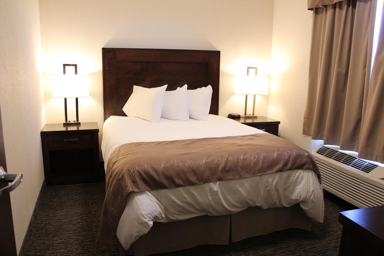 Prairie Moon Inn & Suites Macklin 외부 사진