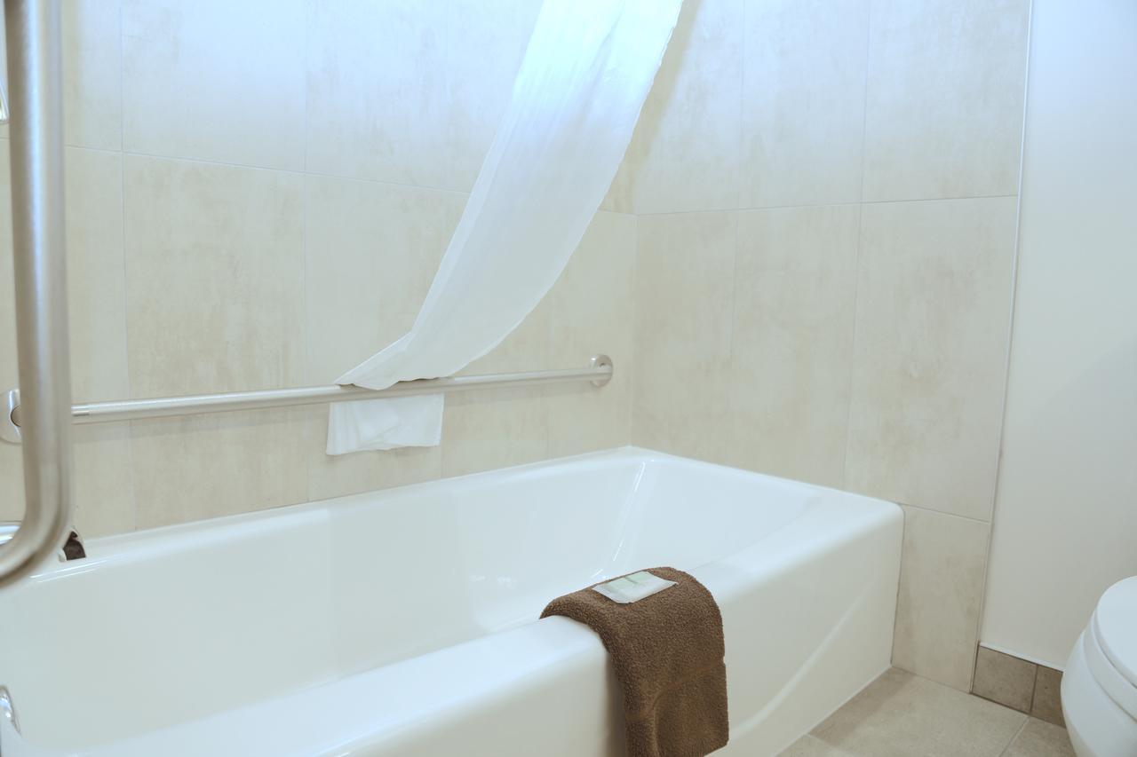 Prairie Moon Inn & Suites Macklin 외부 사진