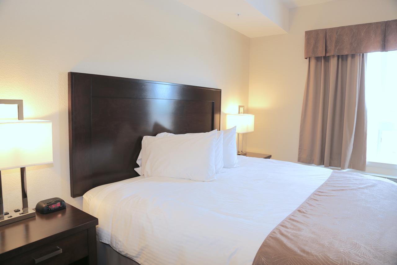 Prairie Moon Inn & Suites Macklin 외부 사진